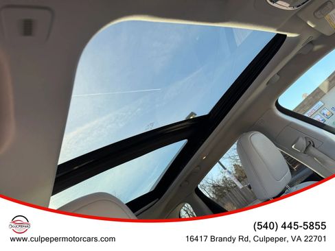 Used 2019 Jeep Cherokee Limited w/ Technology Group image 19