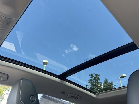 New 2025 Volkswagen Tiguan SE image 21