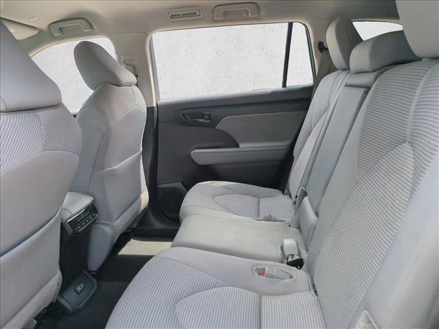 Used 2024 Toyota Highlander LE FWD image 17