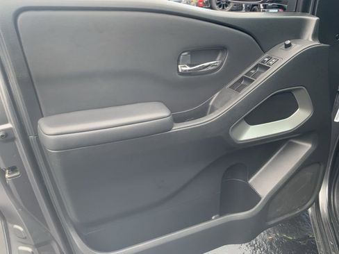 Used 2024 Nissan Frontier SV w/ SV Convenience Package image 11