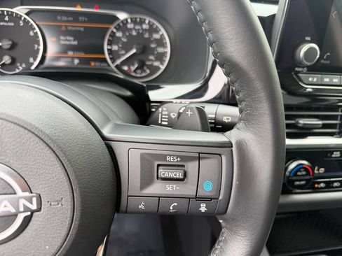 Used 2024 Nissan Pathfinder SV FWD image 18