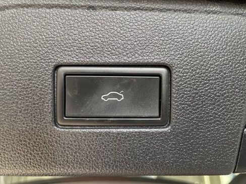 Used 2022 Volkswagen Atlas SE image 12