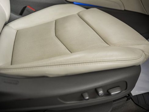 Used 2018 Cadillac XT5 Luxury image 35