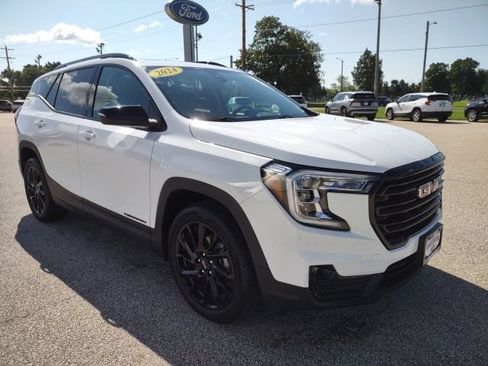 Used 2024 GMC Terrain SLT w/ Elevation Edition FWD image 7