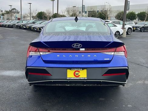New 2025 Hyundai Elantra Limited image 9