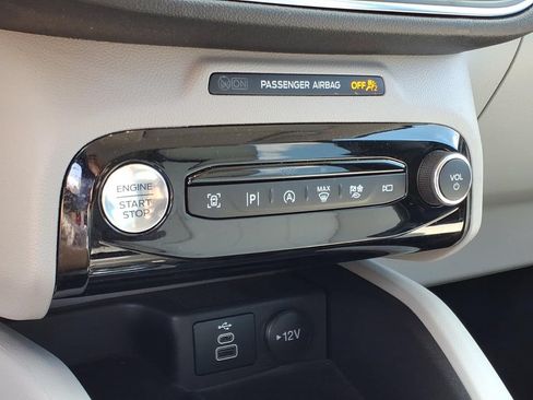 Used 2025 Ford Escape Platinum w/ Premium Technology Package AWD/4WD image 12