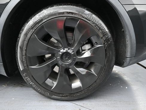 Used 2023 Tesla Model Y Long Range image 33