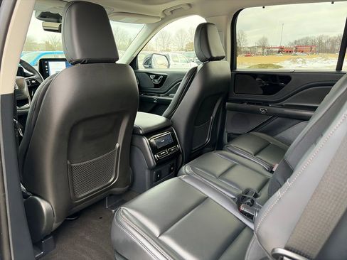 Used 2025 Lincoln Aviator AWD image 32