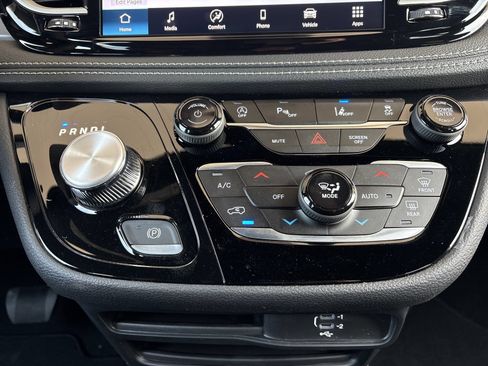 New 2026 Chrysler Pacifica Select w/ S Appearance Package FWD image 25
