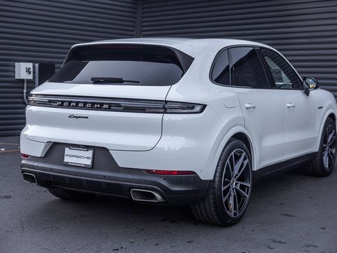 Certified 2025 Porsche Cayenne image 9