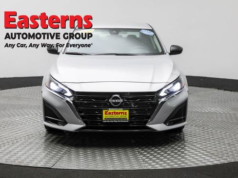 Used 2024 Nissan Altima 2.5 SV image 2