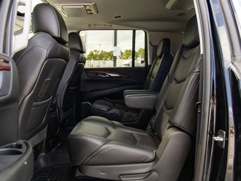 Used 2016 Cadillac Escalade ESV Luxury AWD/4WD image 28
