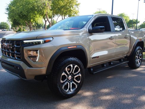 Used 2024 GMC Canyon AT4 w/ Technology Package AWD/4WD image 3