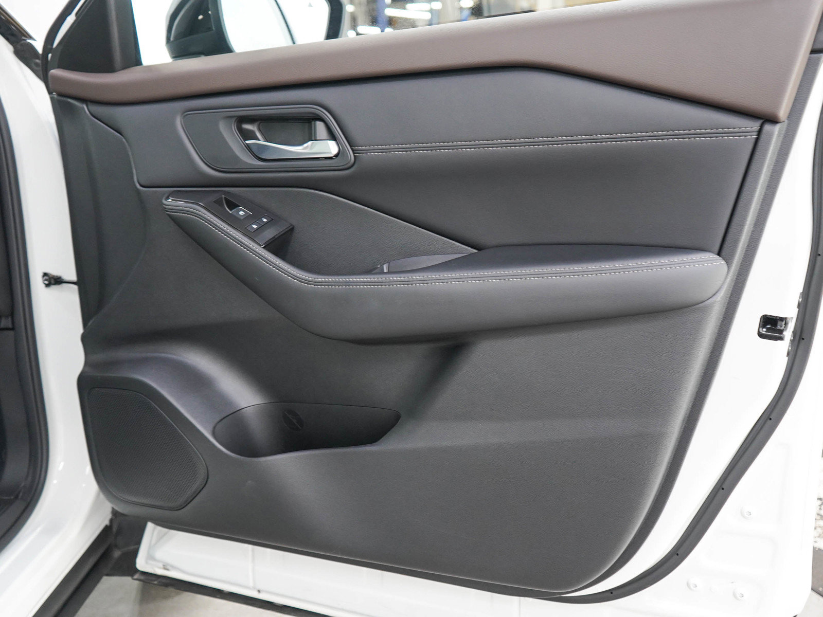 Used 2023 Nissan Rogue SL AWD/4WD image 9