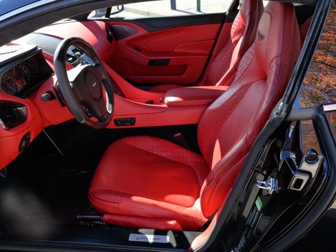 Used 2014 Aston Martin Vanquish Coupe image 17