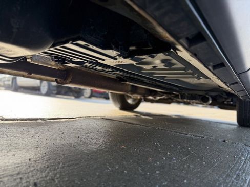 Used 2017 Ford Explorer XLT w/ Equipment Group 202A image 21