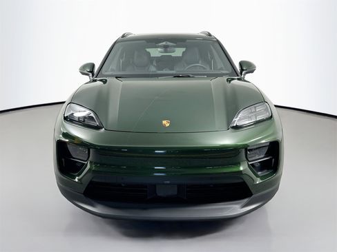 Certified 2025 Porsche Macan Electric image 10