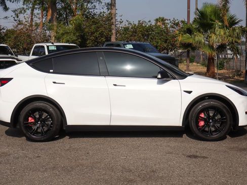 Used 2024 Tesla Model Y Long Range RWD image 10