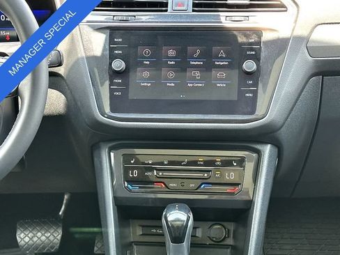 Used 2022 Volkswagen Tiguan SE w/ Panoramic Sunroof Package FWD image 30