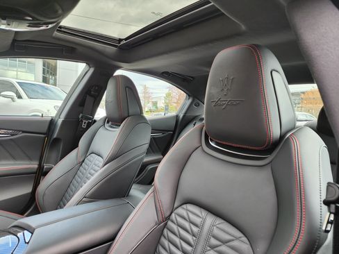 Used 2023 Maserati Ghibli Trofeo RWD image 8