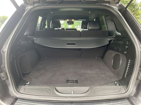 Used 2017 Jeep Grand Cherokee Altitude RWD image 13