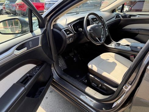 Used 2020 Ford Fusion SE w/ Equipment Group 151A image 7