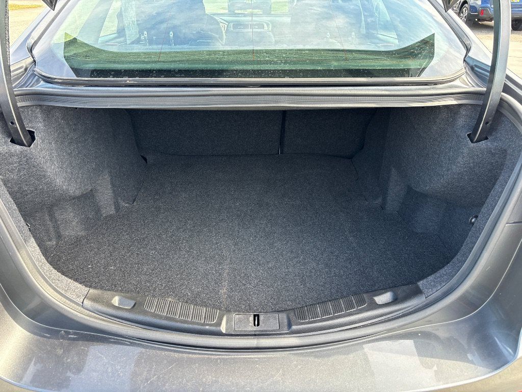 Used 2019 Ford Fusion SE FWD image 22