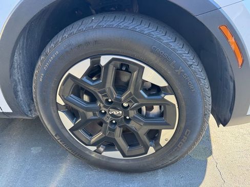 Certified 2025 Kia Sorento S w/ Panoramic Sunroof Package image 2