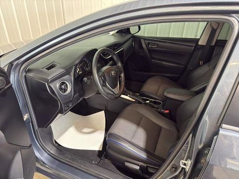Used 2018 Toyota Corolla SE FWD image 2