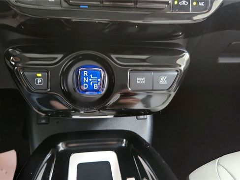 Used 2016 Toyota Prius Four image 28