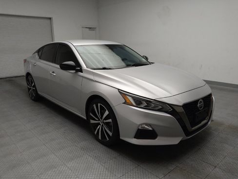 Used 2020 Nissan Altima 2.5 SR FWD image 13