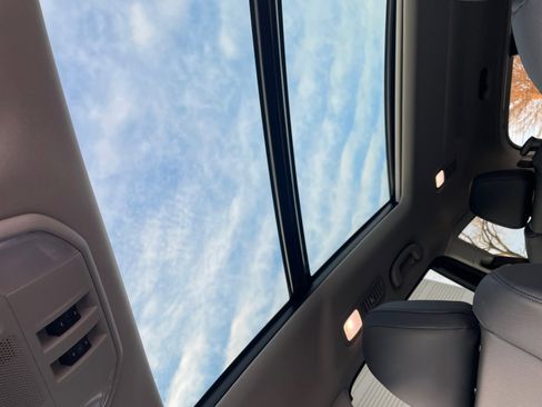 Certified 2025 Subaru Ascent Bronze Edition image 4