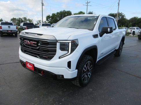 Certified 2022 GMC Sierra 1500 AT4 w/ AT4 Premium Package AWD/4WD image 11