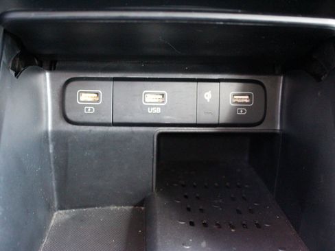 Certified 2023 Kia Sorento EX image 24