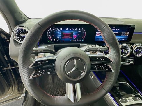 Used 2026 Mercedes-Benz GLB 250 4MATIC image 19