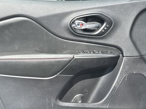 Used 2022 Jeep Cherokee Trailhawk w/ Premium Leather Package image 15