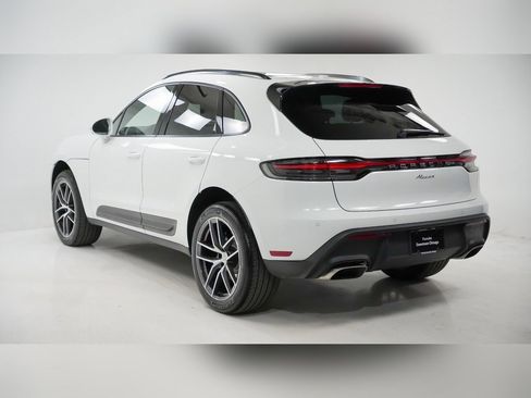 Certified 2025 Porsche Macan image 3
