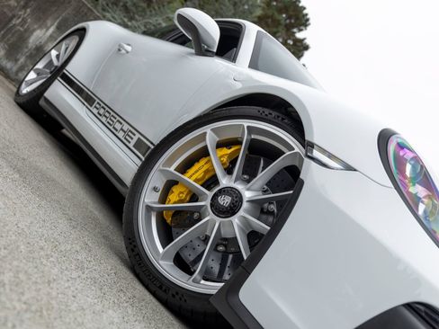Certified 2018 Porsche 911 GT3 RWD image 14