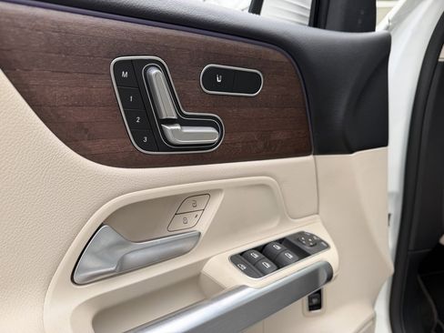 Used 2023 Mercedes-Benz GLB 250 4MATIC image 23