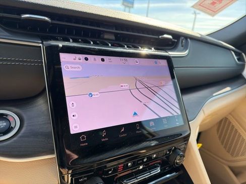 New 2025 Jeep Grand Cherokee Limited w/ Luxury Tech Group II image 19