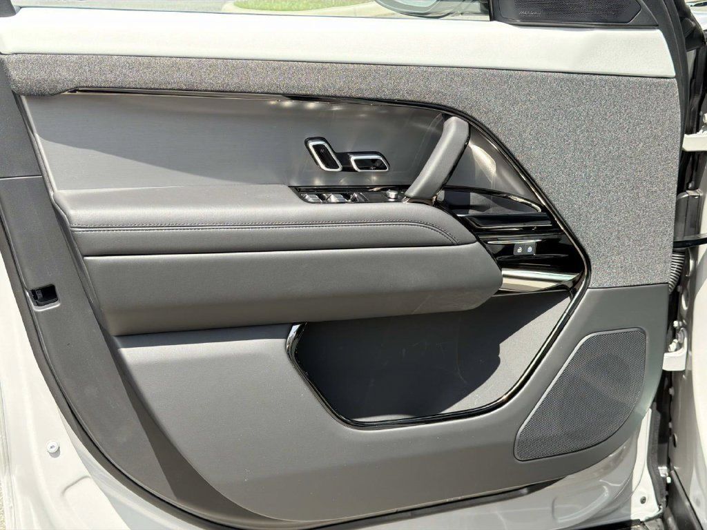 New 2026 Land Rover Range Rover Sport Dynamic SE AWD/4WD image 15