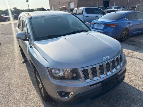 Used 2017 Jeep Compass High Altitude AWD/4WD image 3