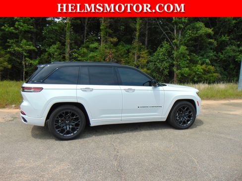Certified 2025 Jeep Grand Cherokee Summit w/ Adv Protech Group IV AWD/4WD image 12