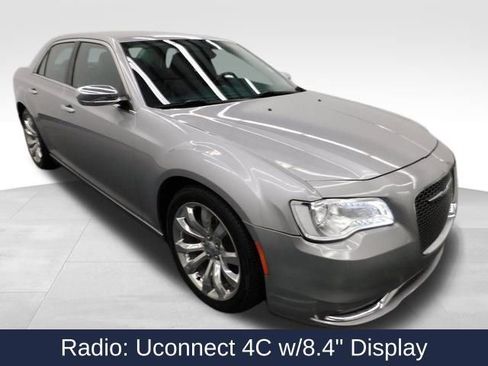 Used 2018 Chrysler 300 Limited image 2