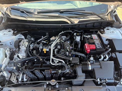 Used 2025 Nissan Altima 2.5 SV FWD image 32
