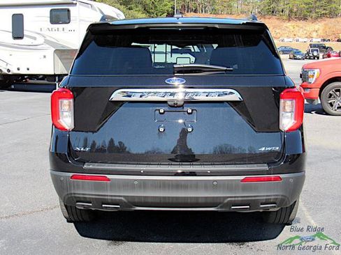 Used 2023 Ford Explorer XLT image 4