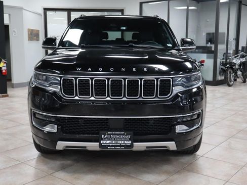 Used 2024 Jeep Wagoneer L Series II w/ Flexible Seating Group AWD/4WD image 8