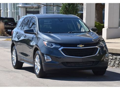 Used 2020 Chevrolet Equinox LT w/ Driver Convenience Package image 2