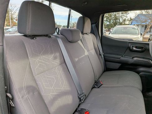 Used 2017 Toyota Tacoma TRD Sport image 33