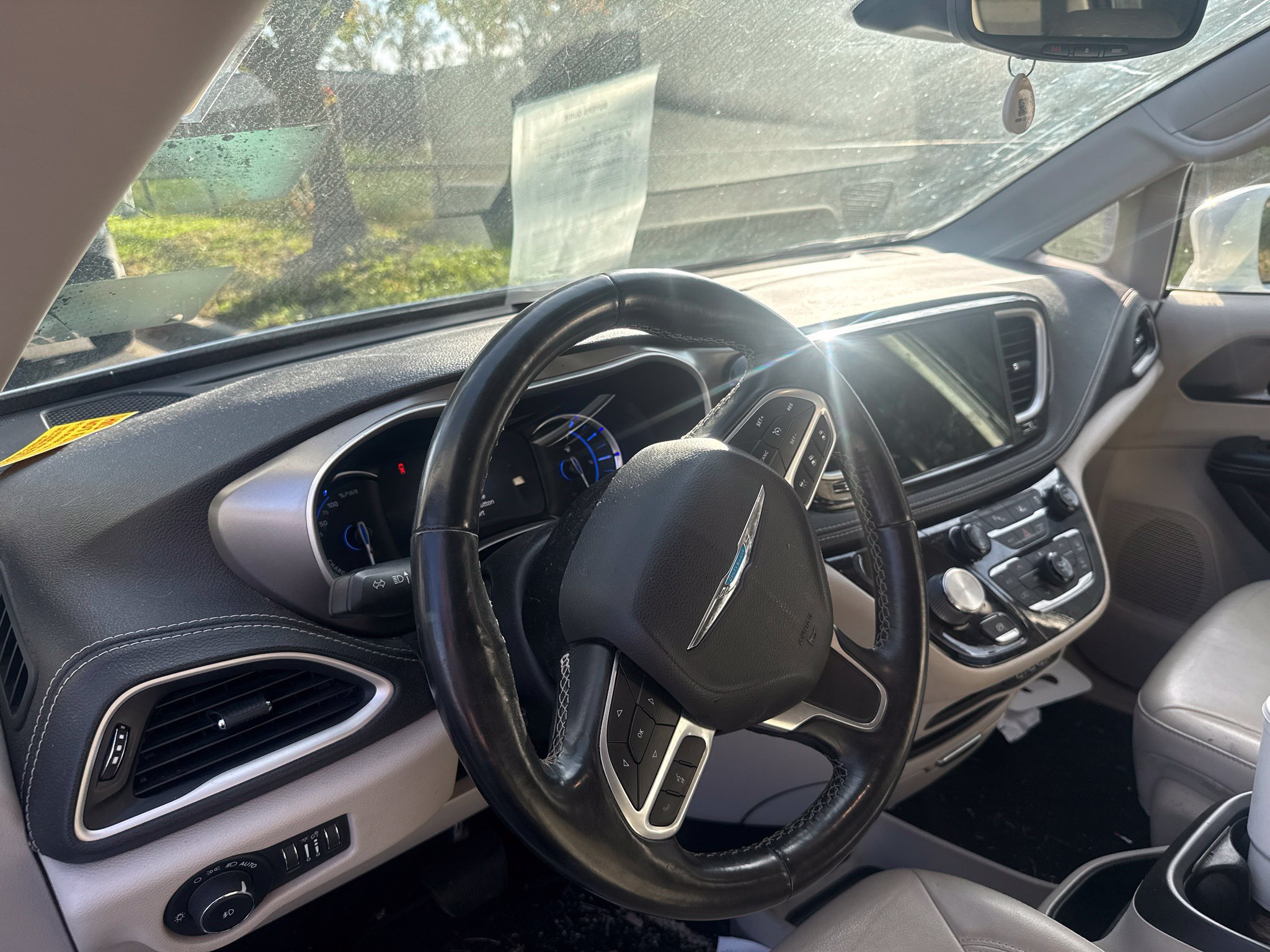 Used 2021 Chrysler Pacifica Touring-L FWD image 11